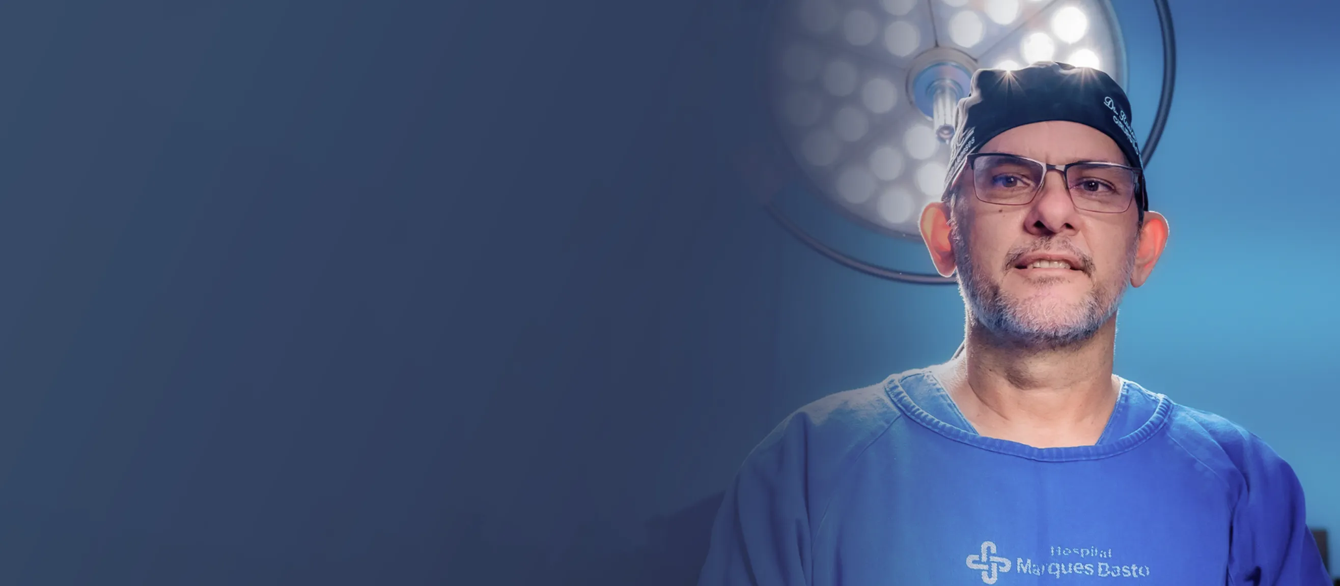 Dr. Rurion Charles em procedimento cirúrgico